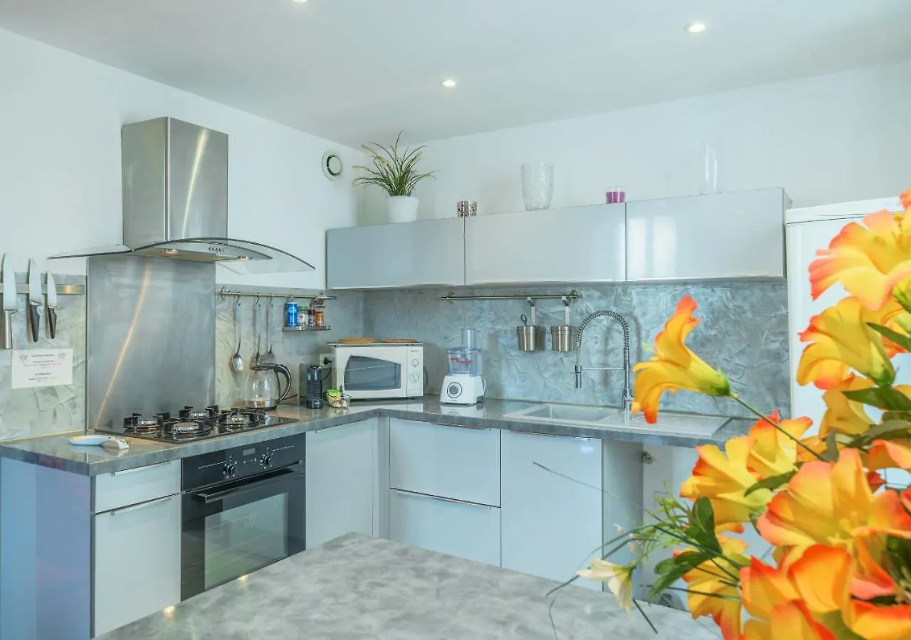 La Charmerie Duplex Climatise A 5Min Du Vieux Port Марсель 0*,  Франция